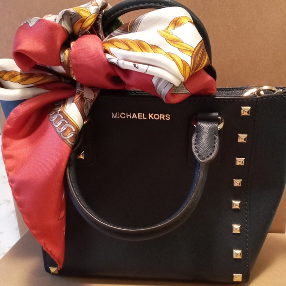 ❤ 100%Authentic Moschino Silk Swan Scarf - Picture 6 of 6